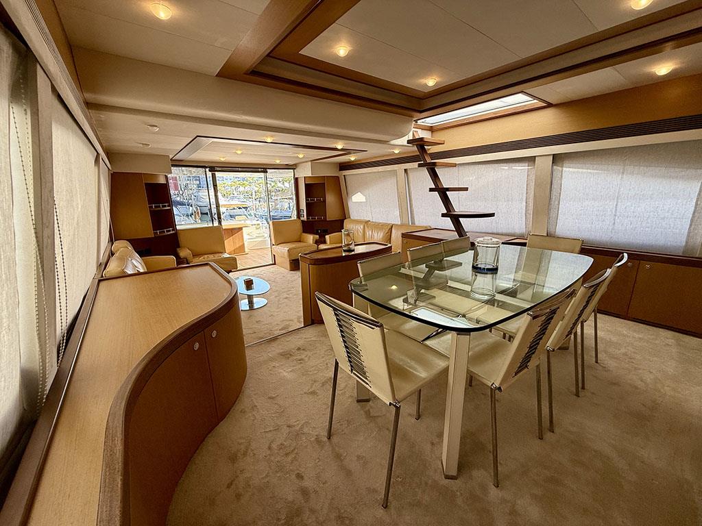 2005 FERRETTI YACHTS 731 